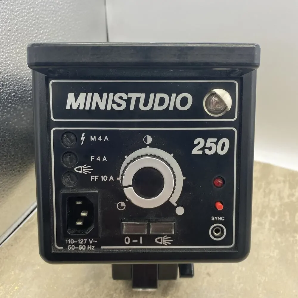 Multiblitz Ministudo 250 Studio Flash Kit. Made In West Germany